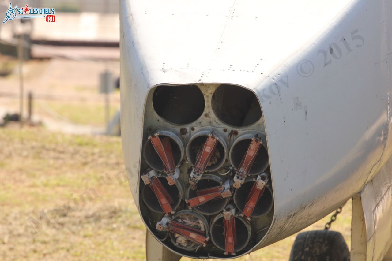 Grumman_S-2F_Tracker_31.jpg