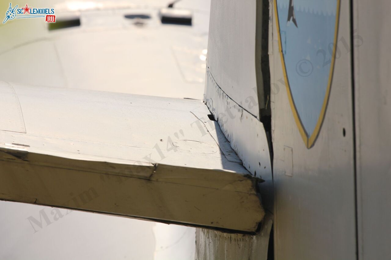 Grumman_S-2F_Tracker_37.jpg