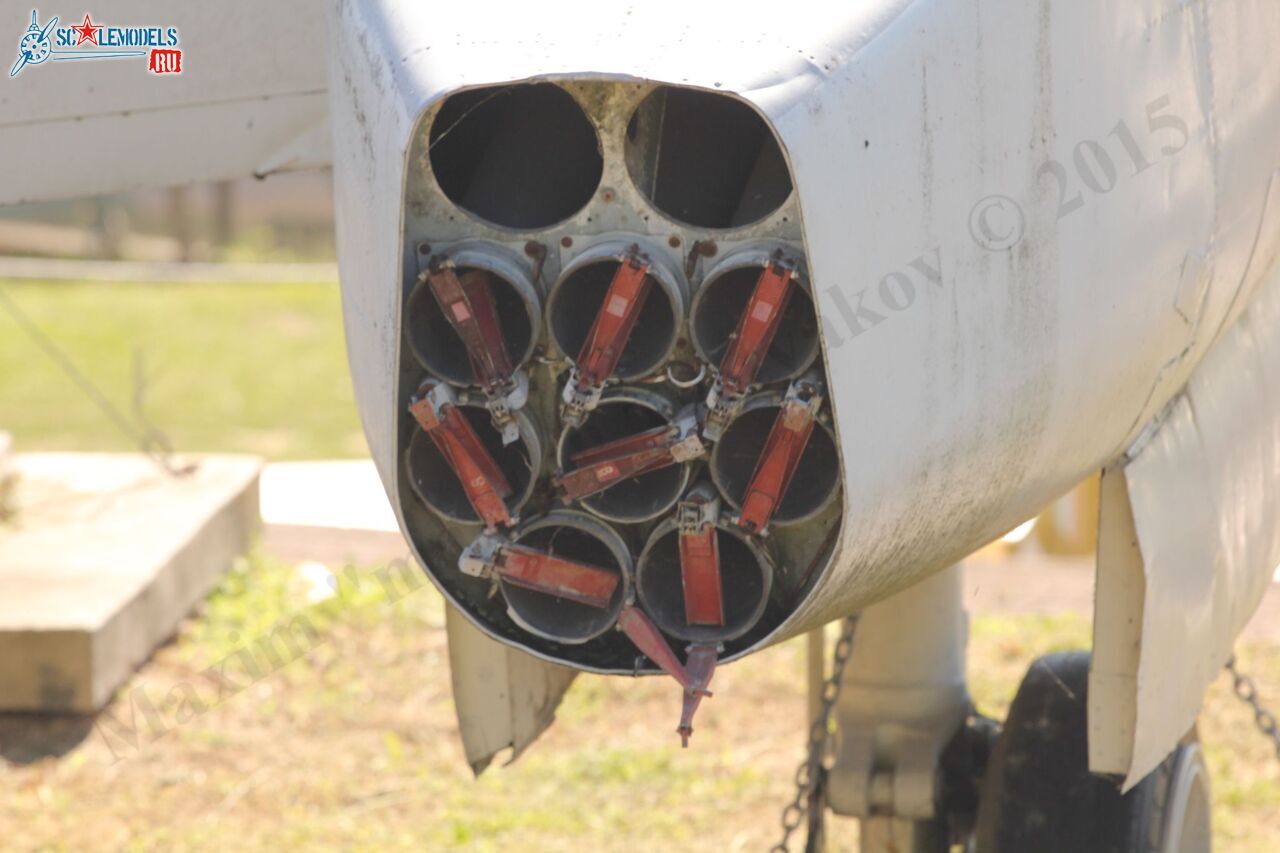 Grumman_S-2F_Tracker_48.jpg