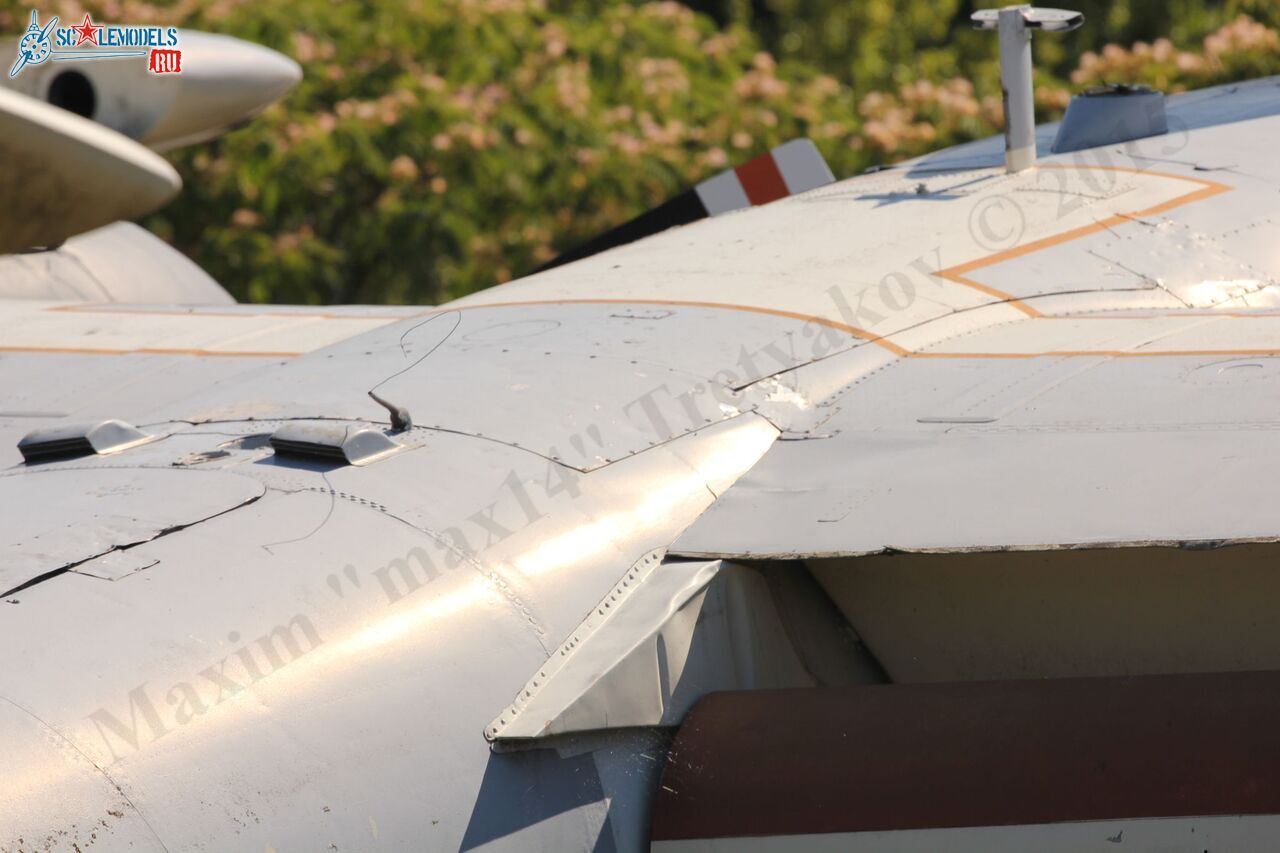 Grumman_S-2F_Tracker_57.jpg