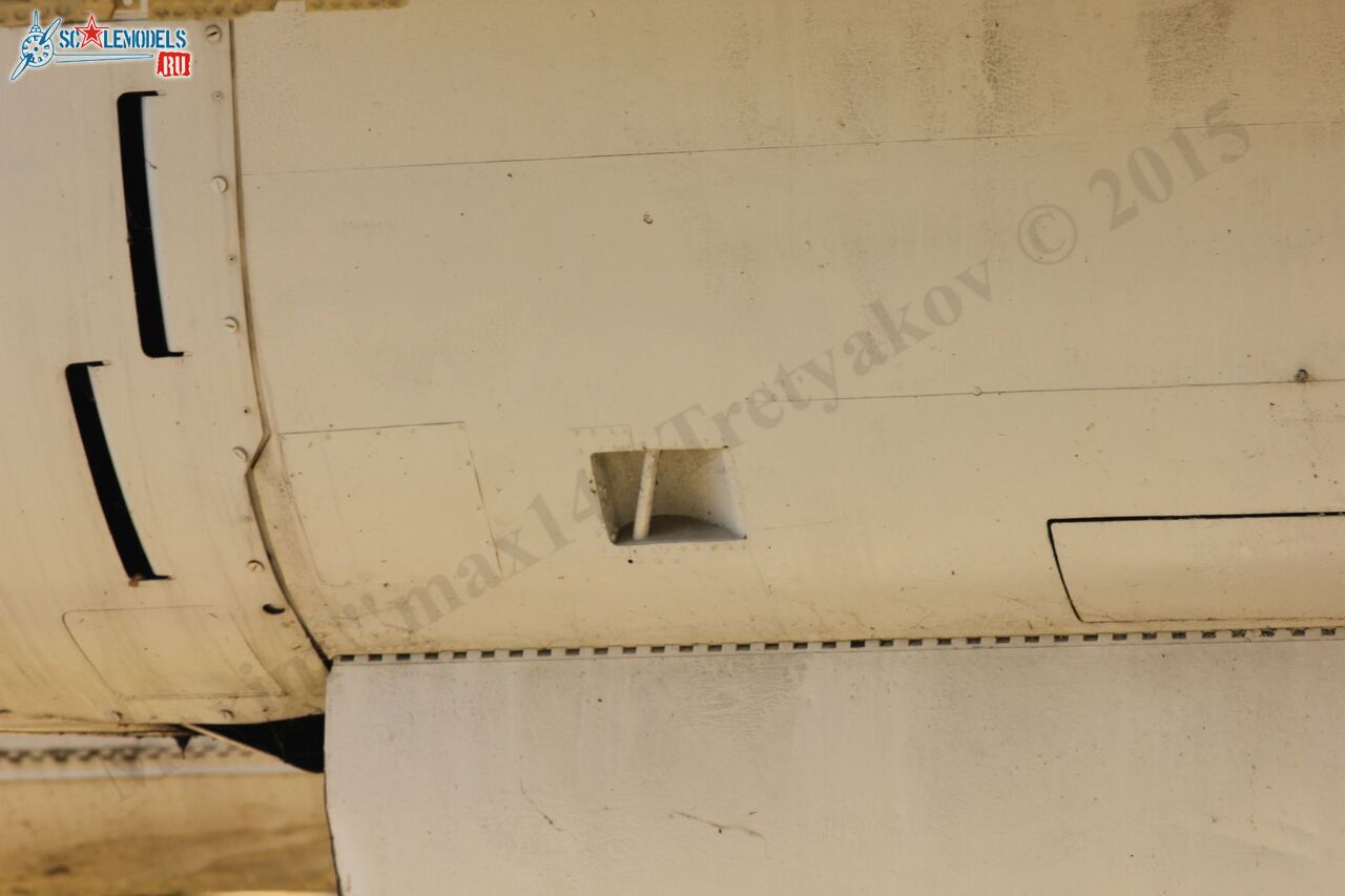 Grumman_S-2F_Tracker_70.jpg