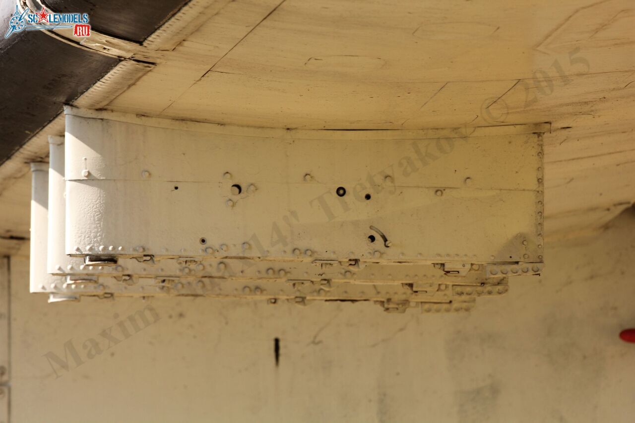 Grumman_S-2F_Tracker_80.jpg