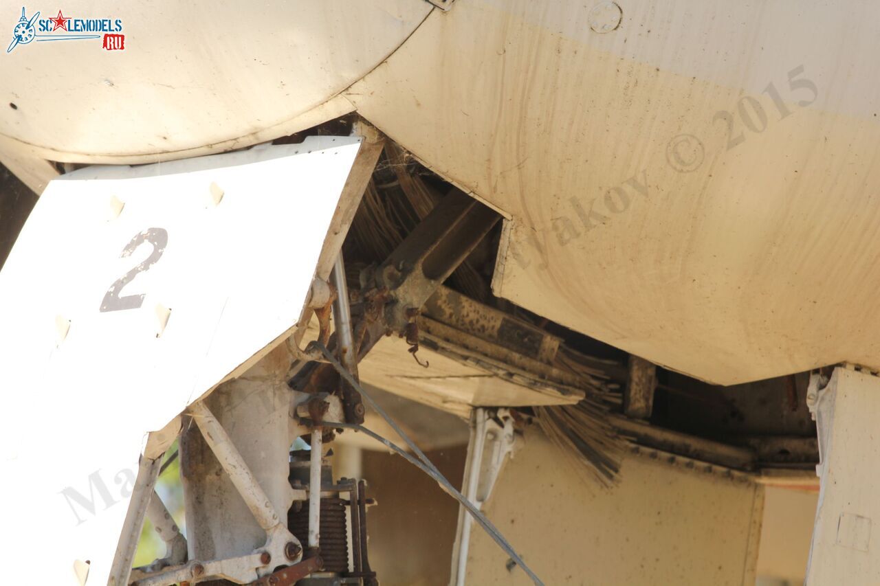 Grumman_S-2F_Tracker_91.jpg