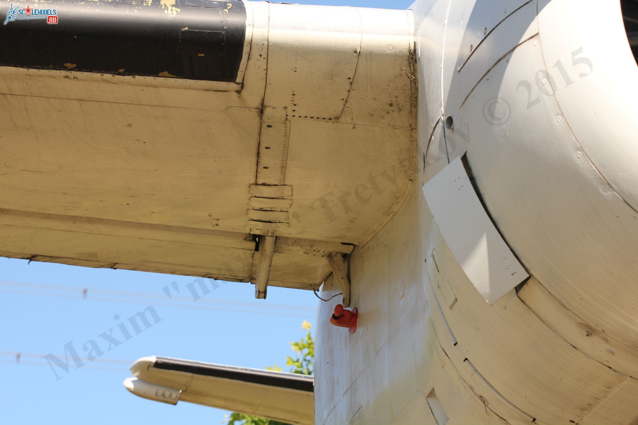 Grumman_S-2F_Tracker_112.jpg