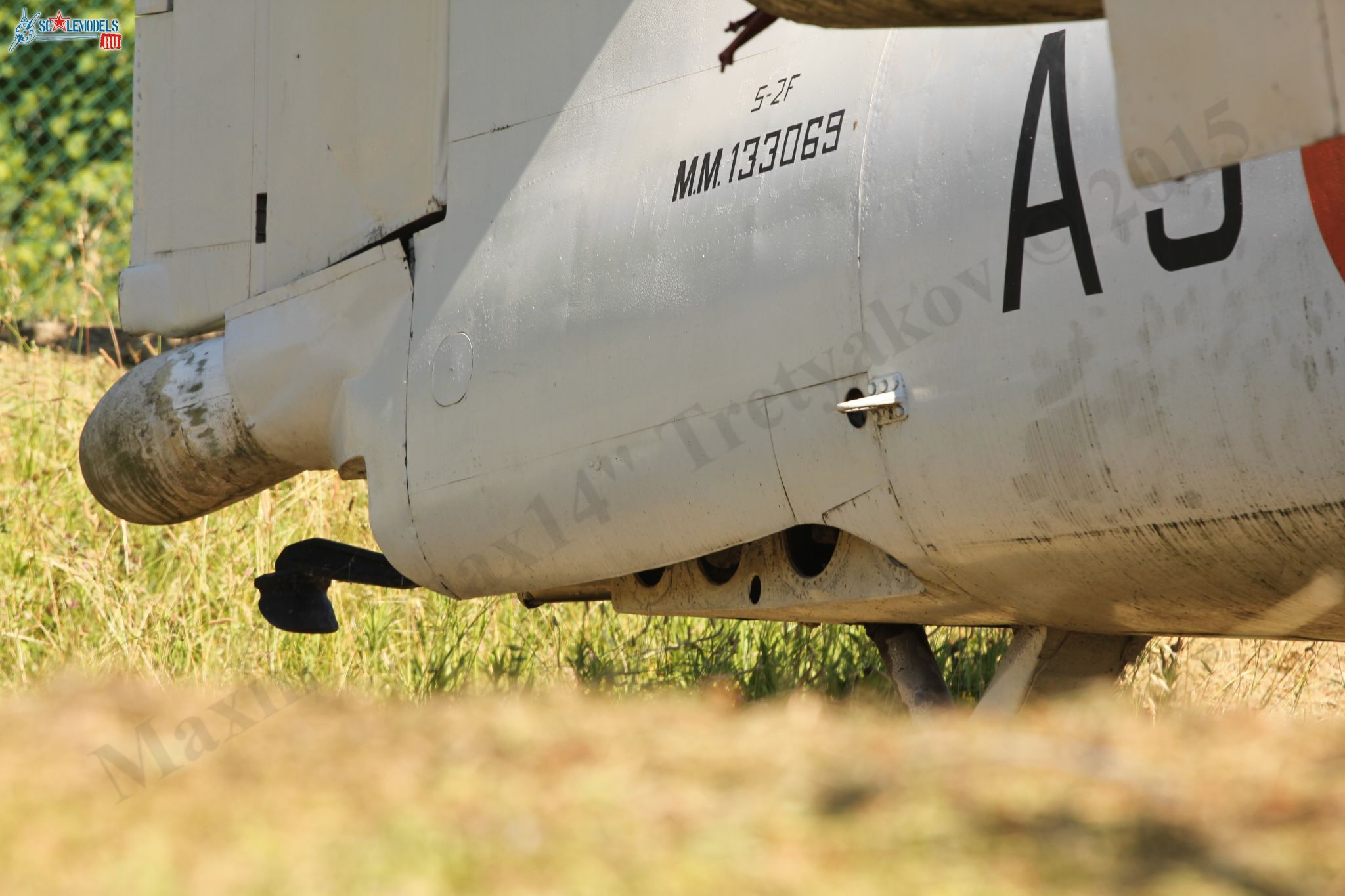 Grumman_S-2F_Tracker_118.jpg