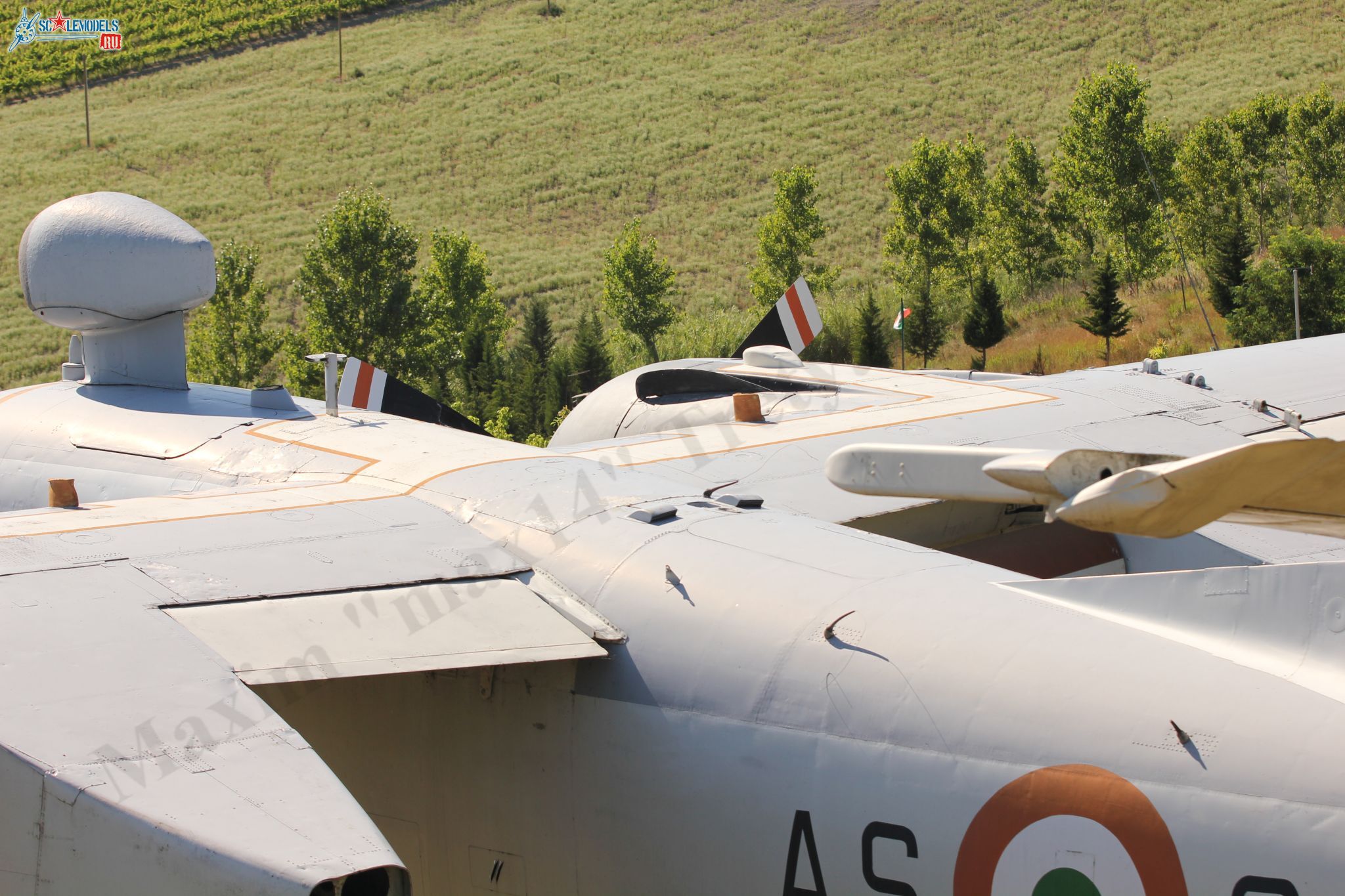 Grumman_S-2F_Tracker_13.jpg