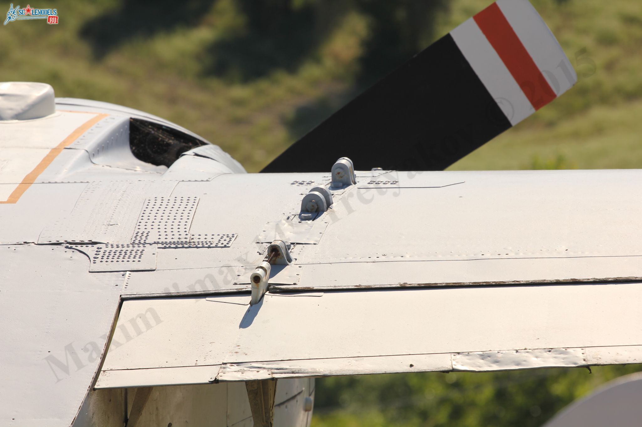 Grumman_S-2F_Tracker_46.jpg