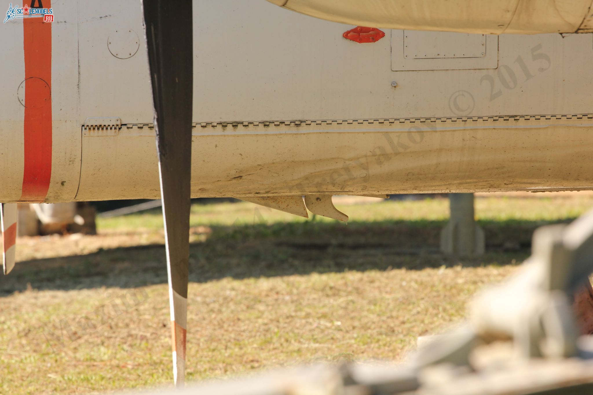 Grumman_S-2F_Tracker_85.jpg