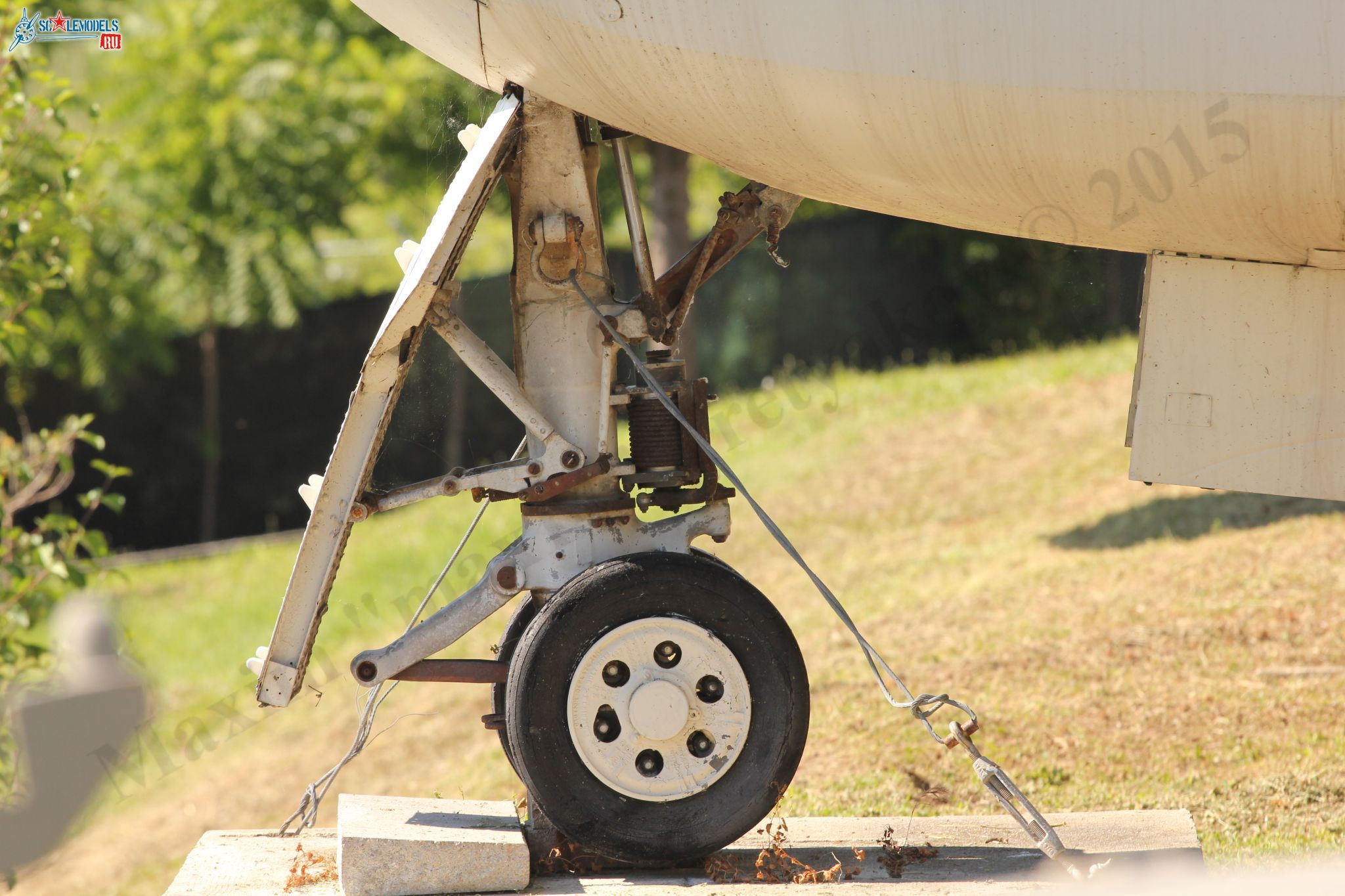 Grumman_S-2F_Tracker_87.jpg