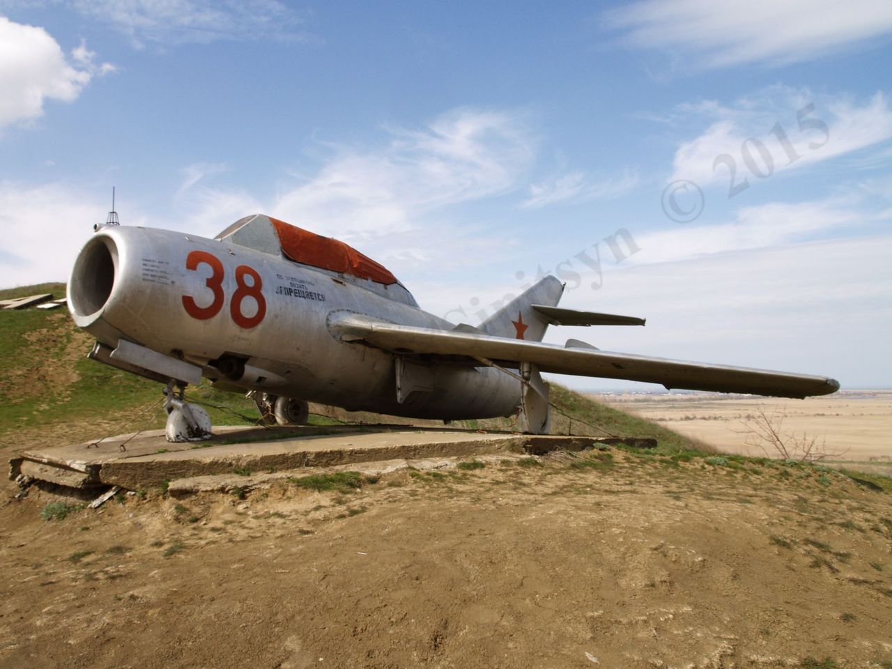 MiG-15UTI_16.jpg