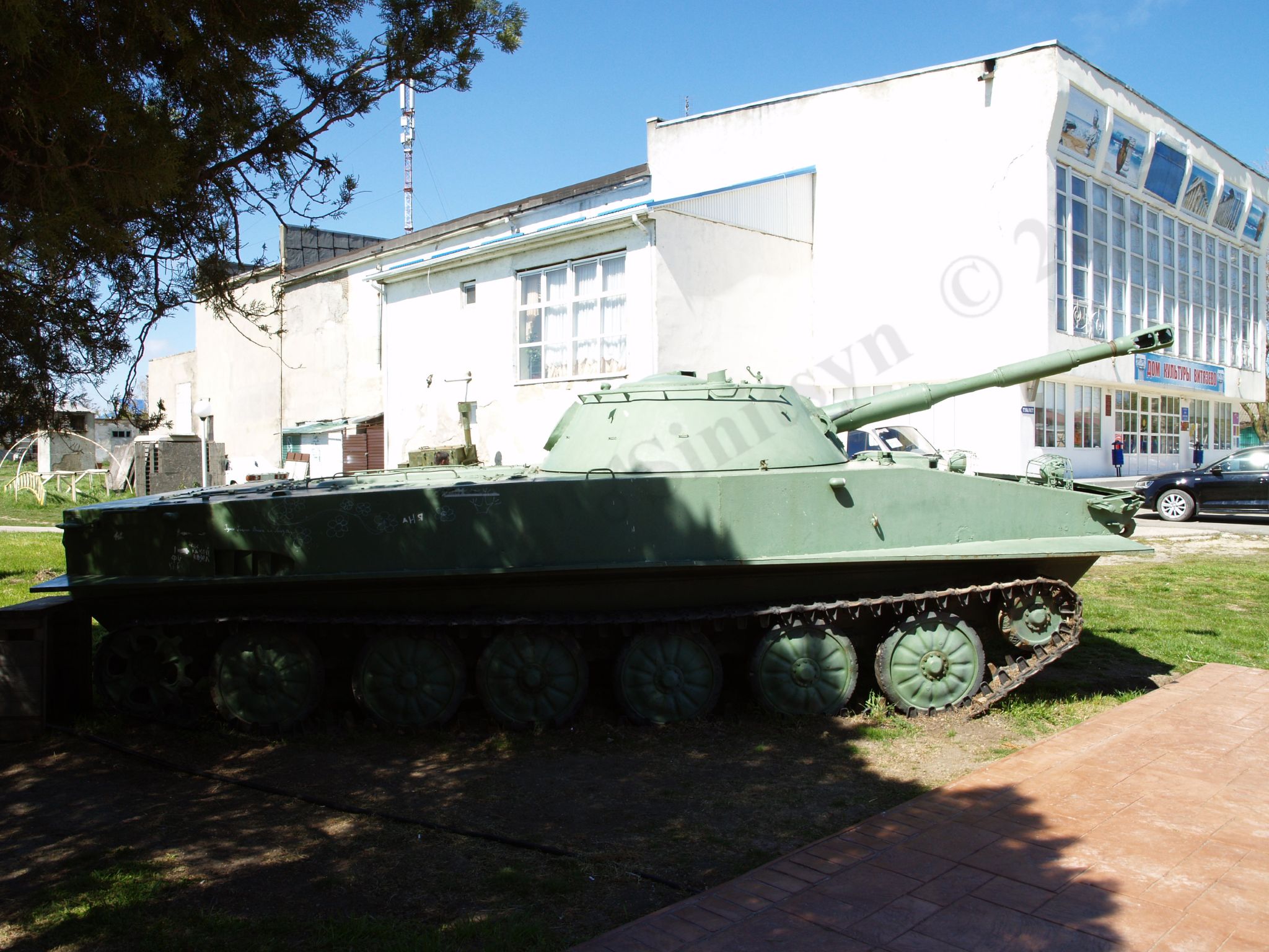 PT-76B_40.jpg