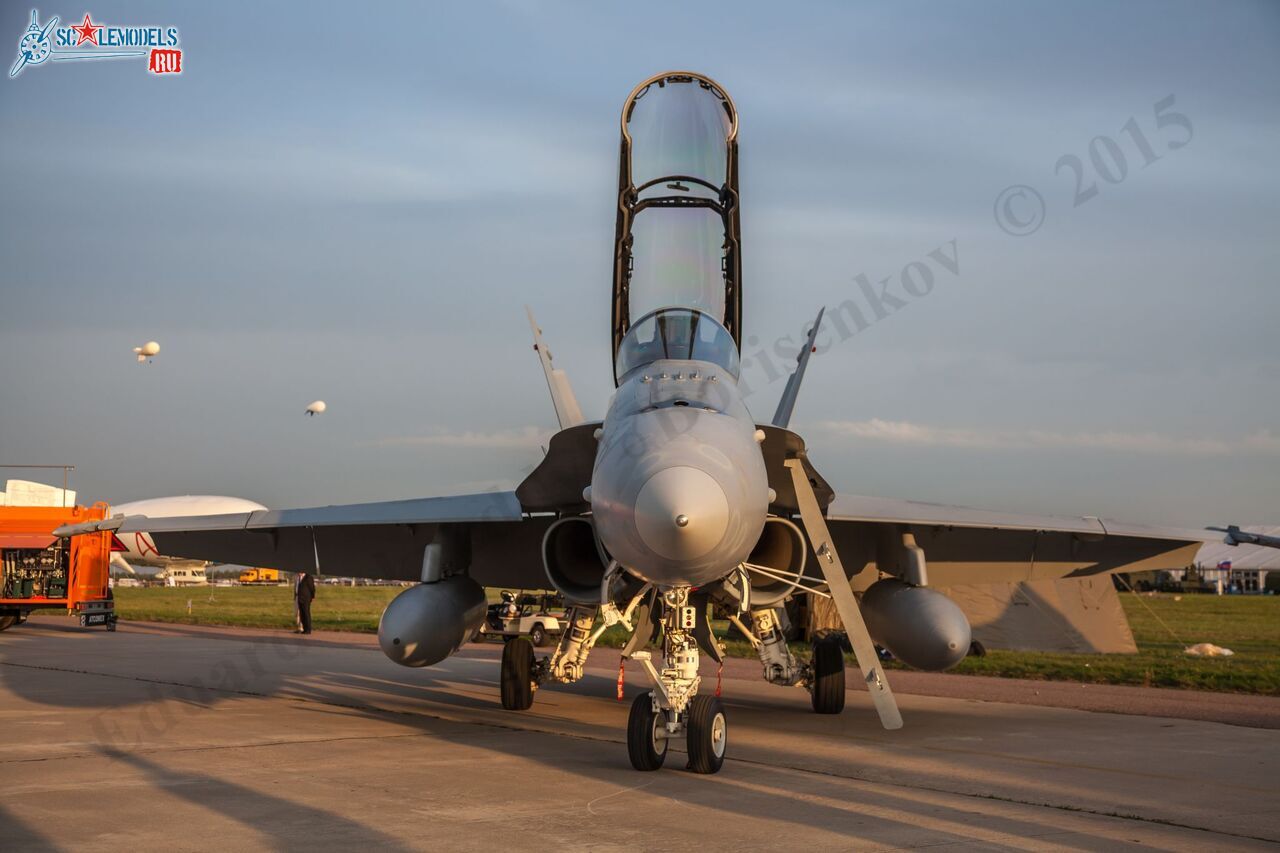 F-18_105.jpg