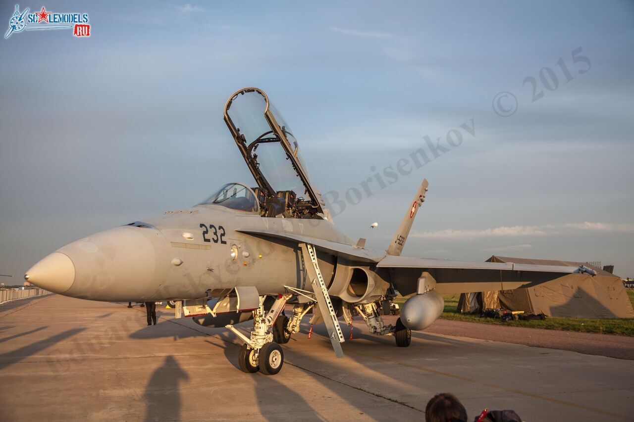 F-18_107.jpg