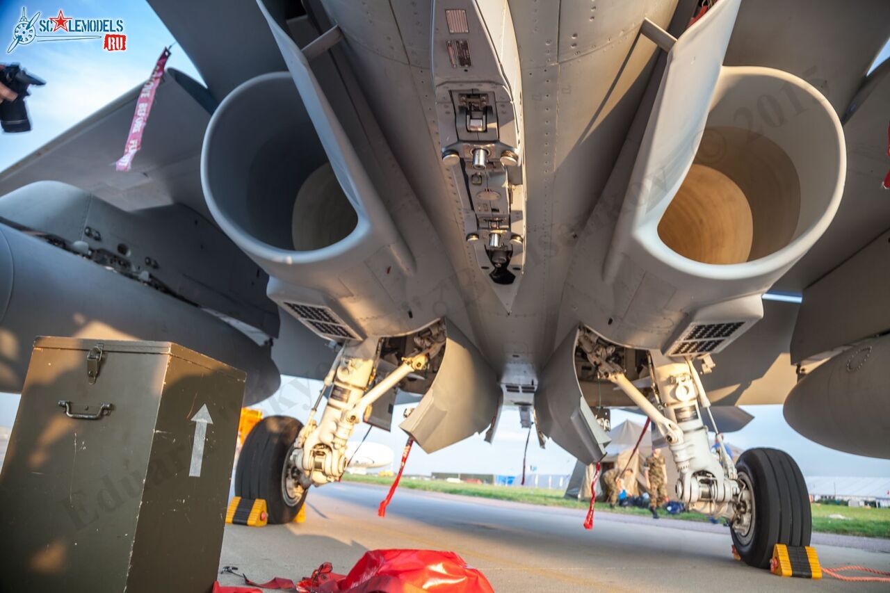 F-18_137.jpg