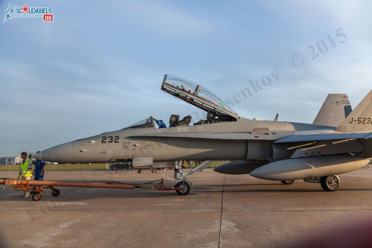 F-18_70.jpg