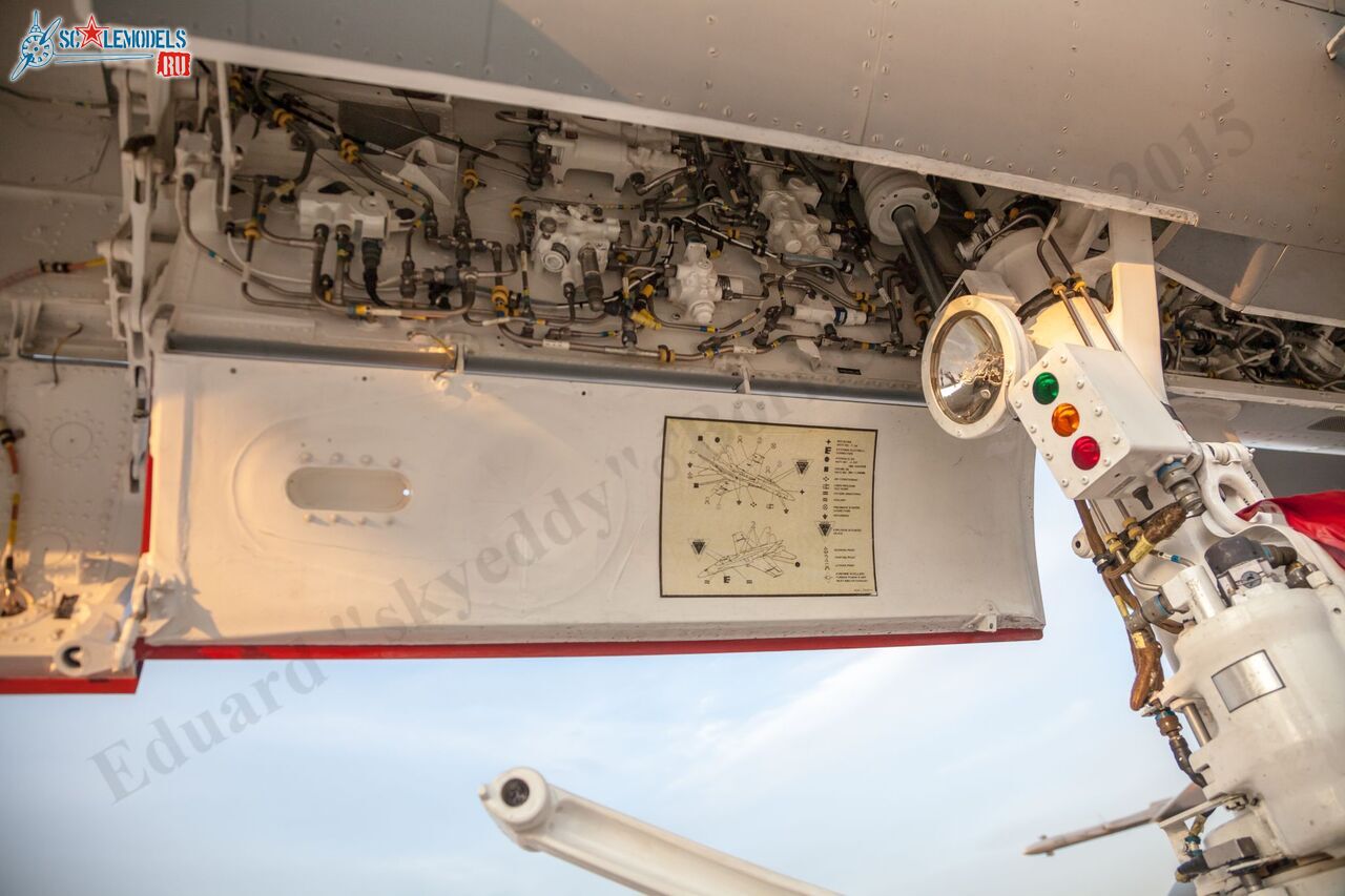 F-18_150.jpg