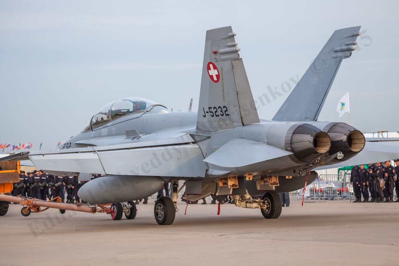 F-18_45.jpg