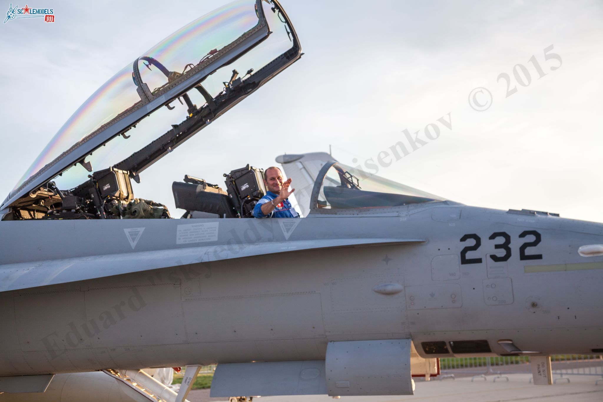 F-18_100.jpg