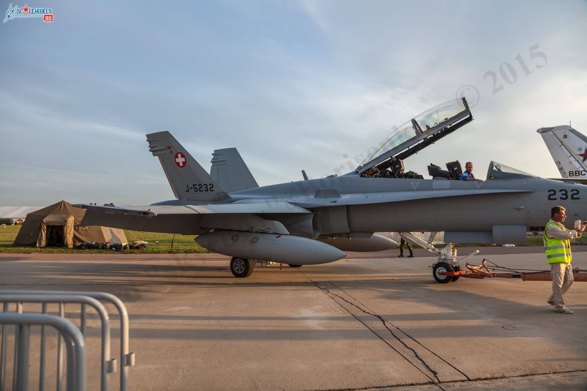 F-18_102.jpg