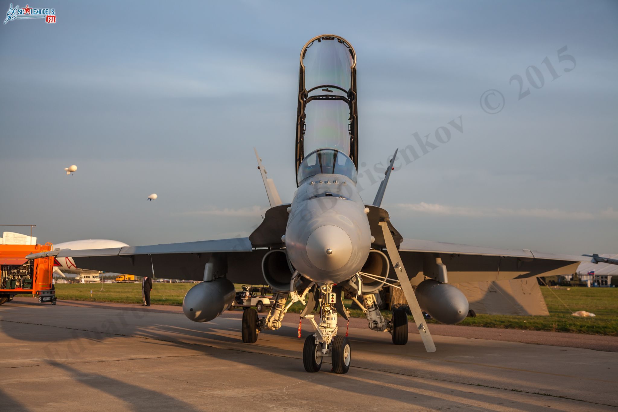 F-18_105.jpg