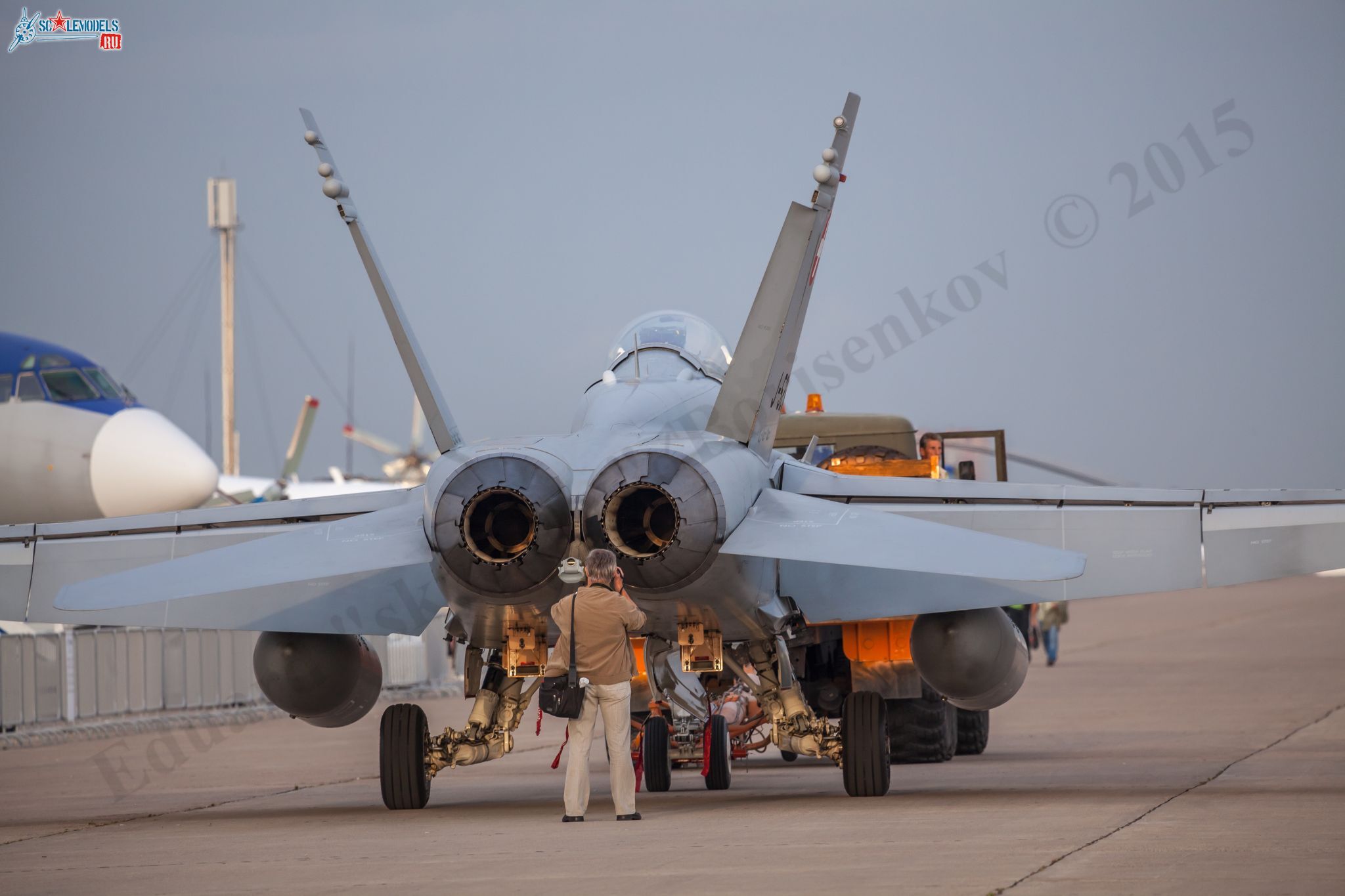 F-18_50.jpg