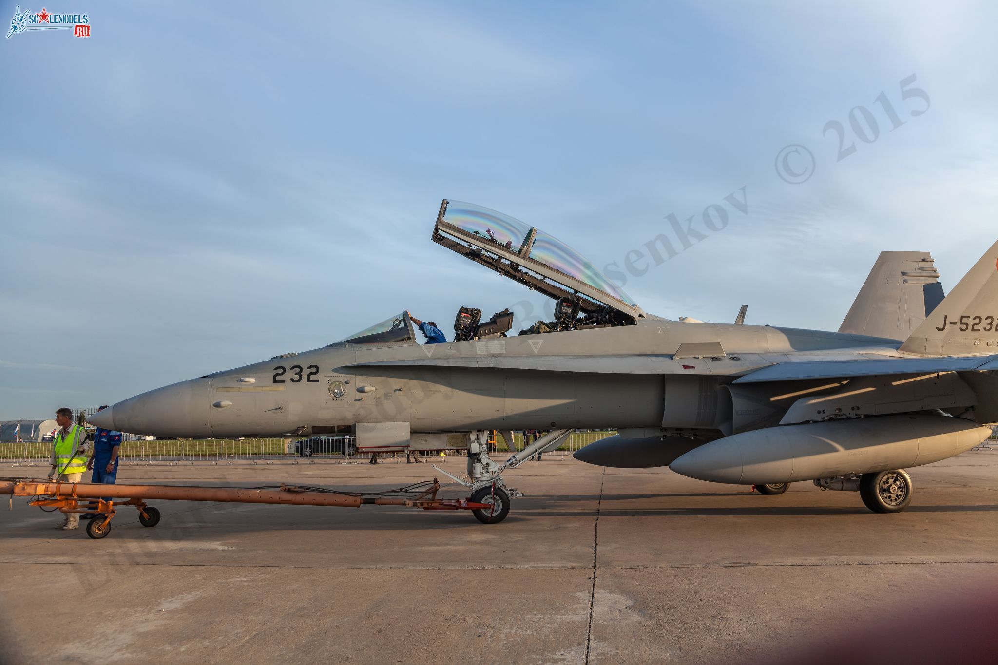 F-18_70.jpg