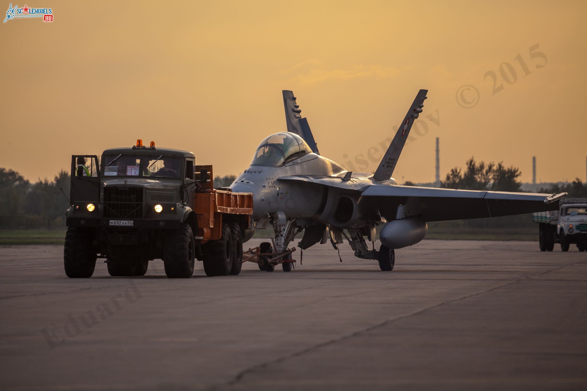F-18_32.jpg