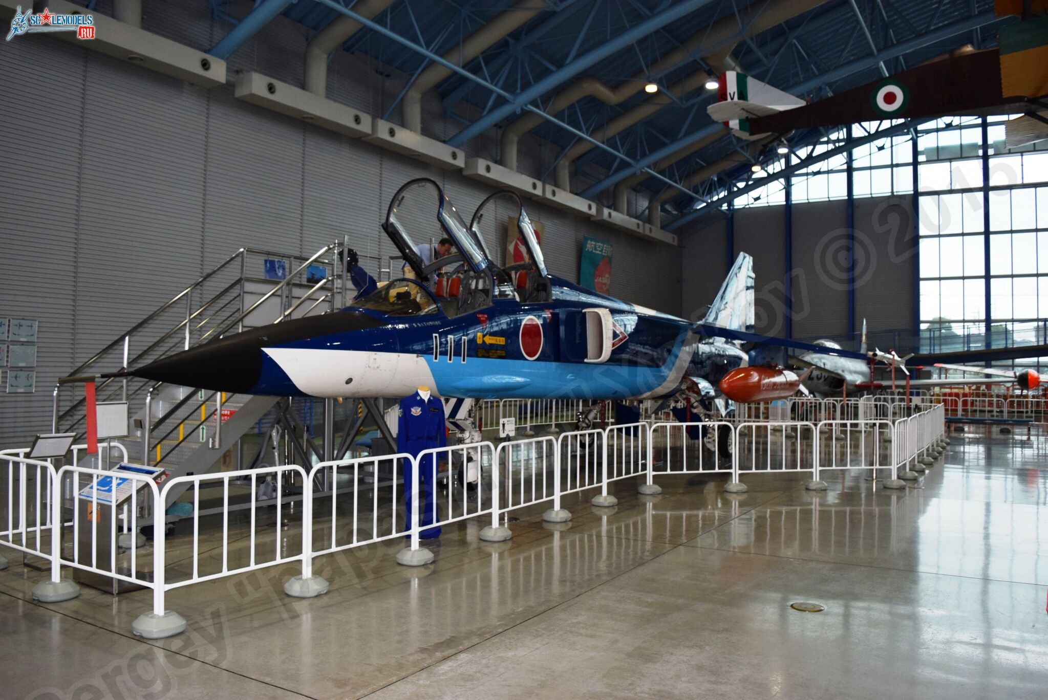 Mitsubishi_T-2_0000.jpg