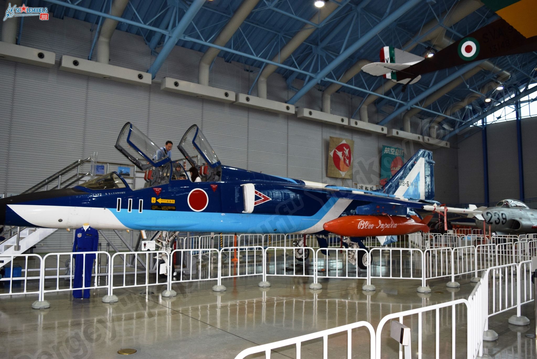 Mitsubishi_T-2_0011.jpg