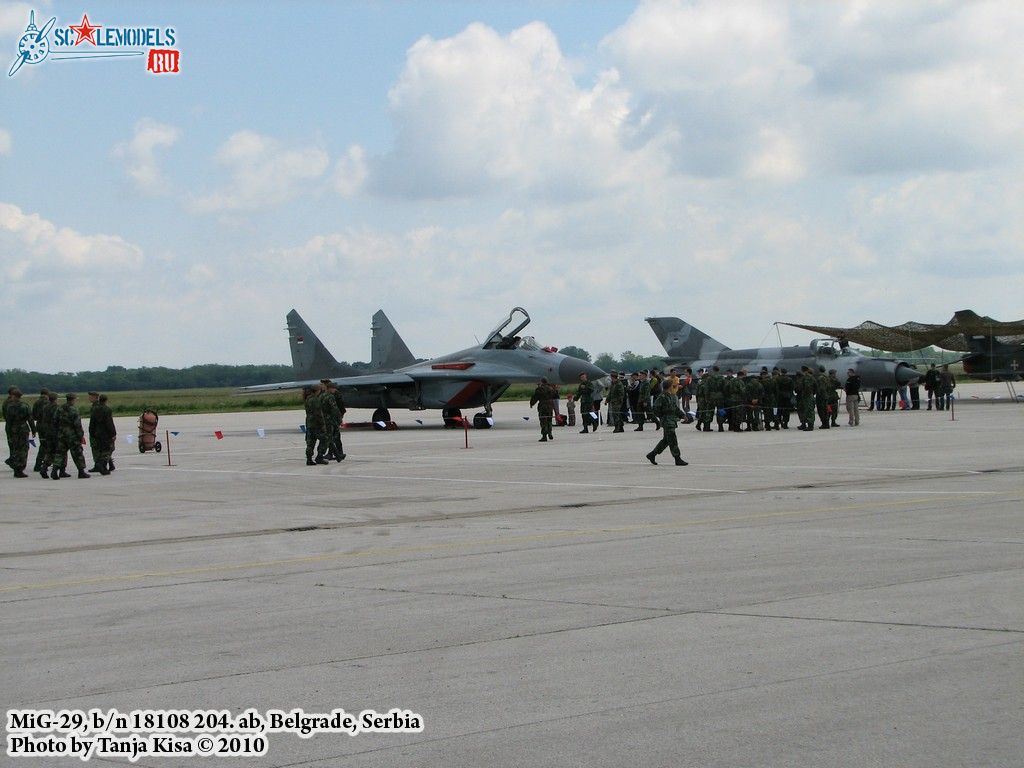 MiG-29 VVS Serbii 03.jpg