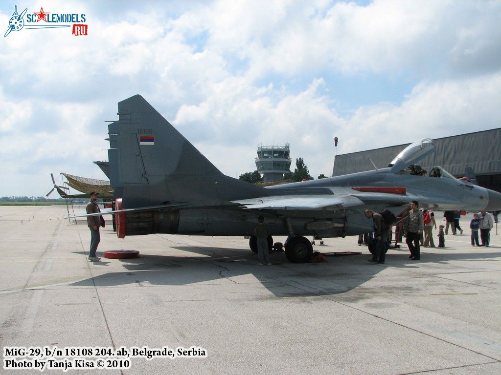 MiG-29 VVS Serbii 04.jpg