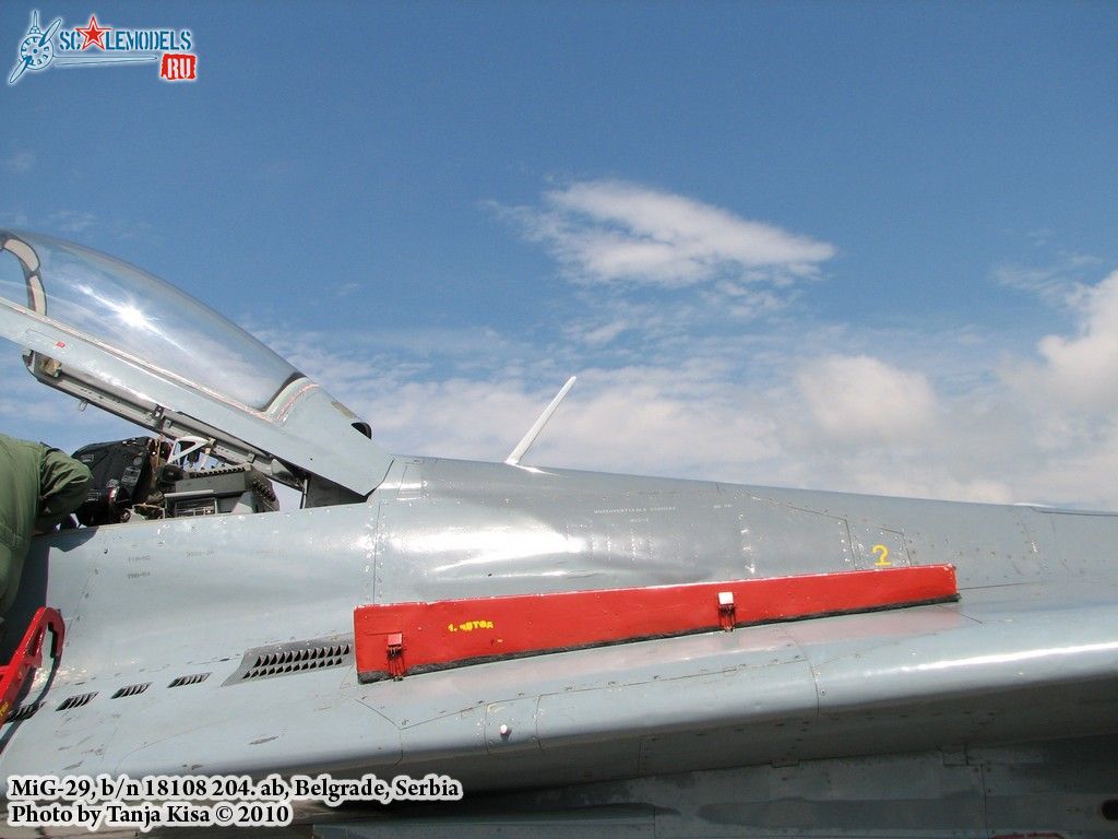 MiG-29 VVS Serbii 28.jpg