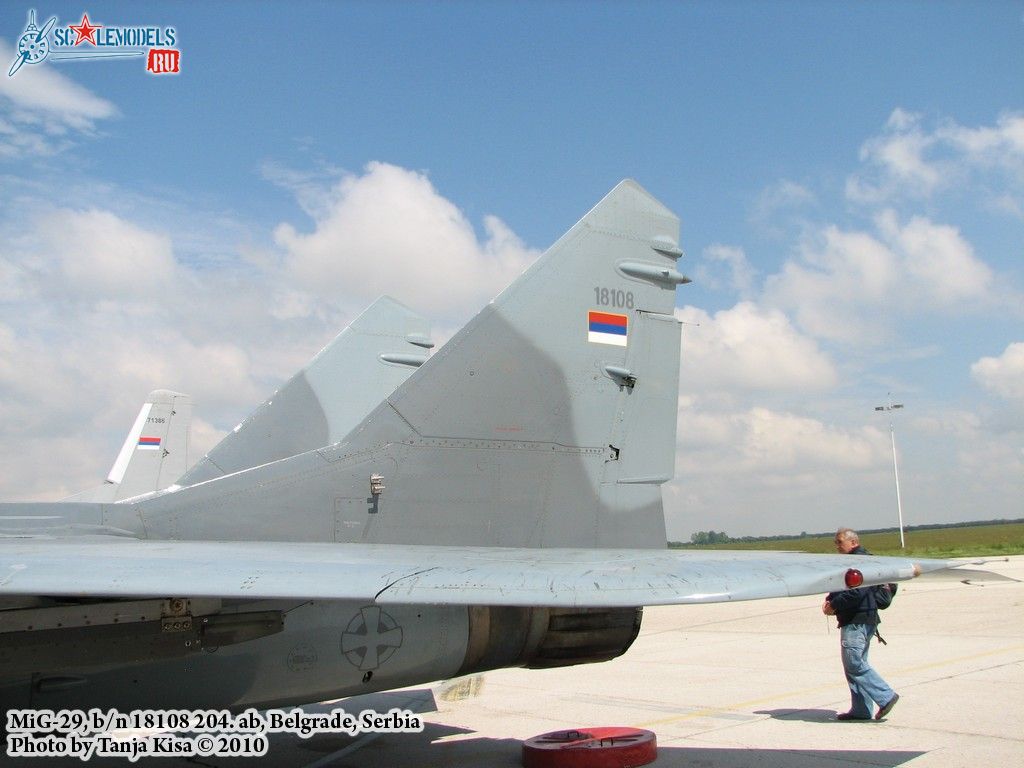 MiG-29 VVS Serbii 30.jpg