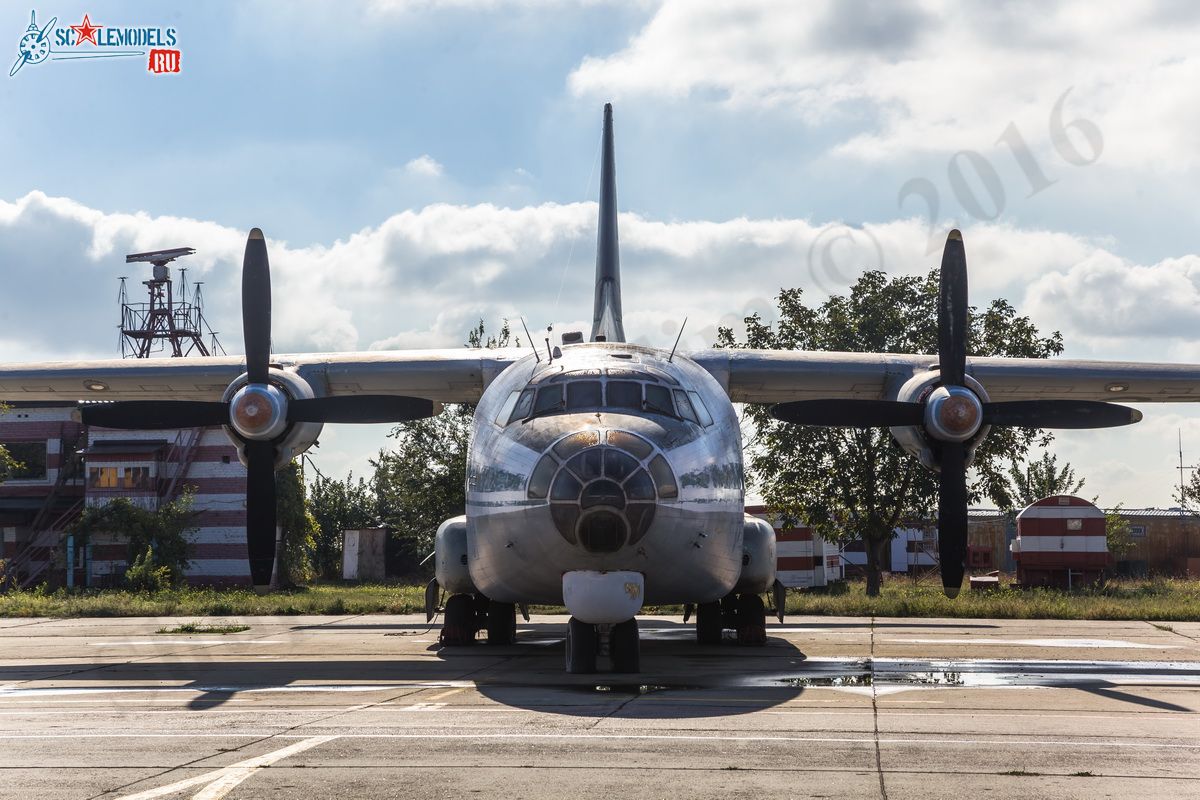 An-8_RA-27204_80.jpg