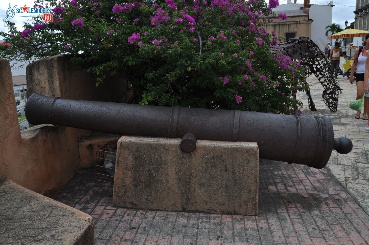 Spain_gun_from_Ozama_fortress_1.jpg