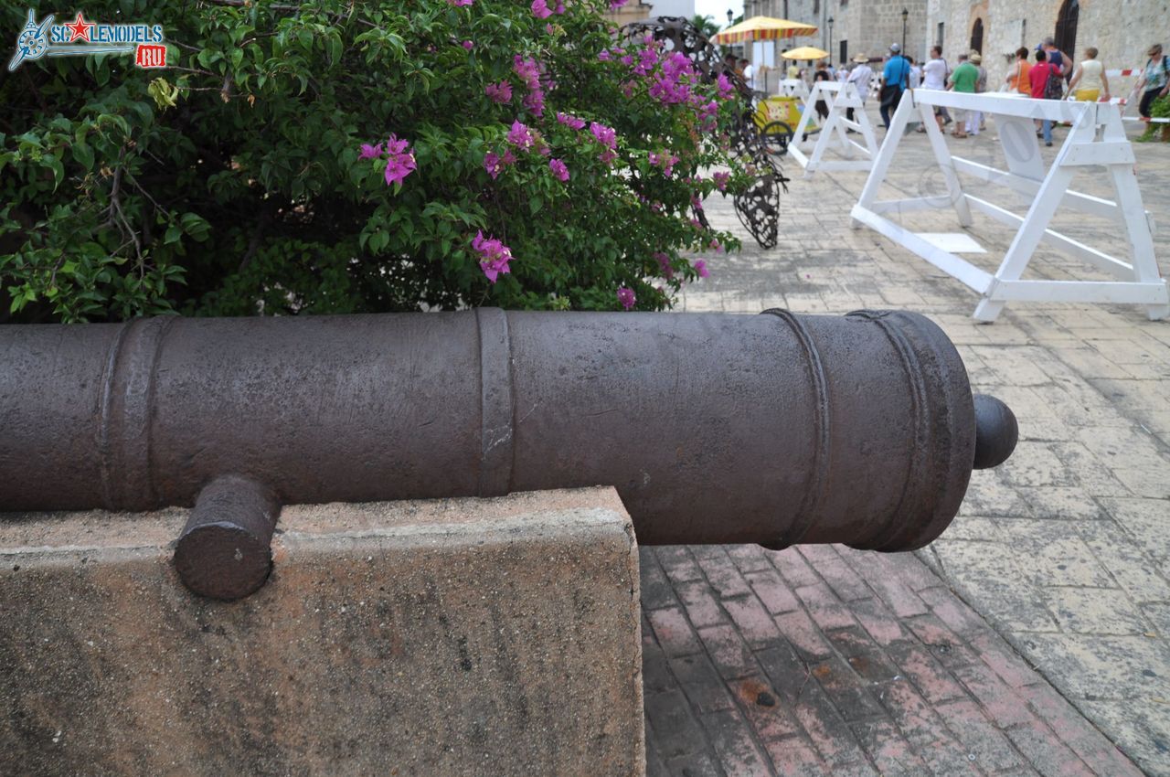 Spain_gun_from_Ozama_fortress_6.jpg