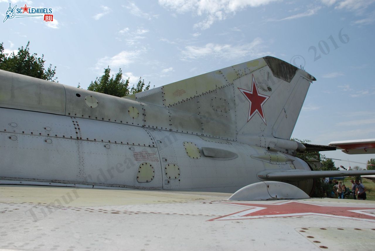 MiG-21bis_Taganrog_10.jpg