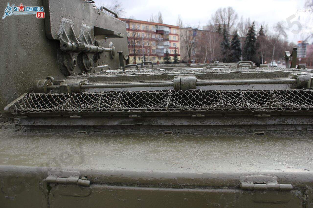 ISU-152_Kurchatov_10.jpg
