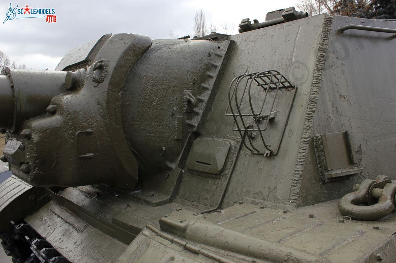 ISU-152_Kurchatov_17.jpg