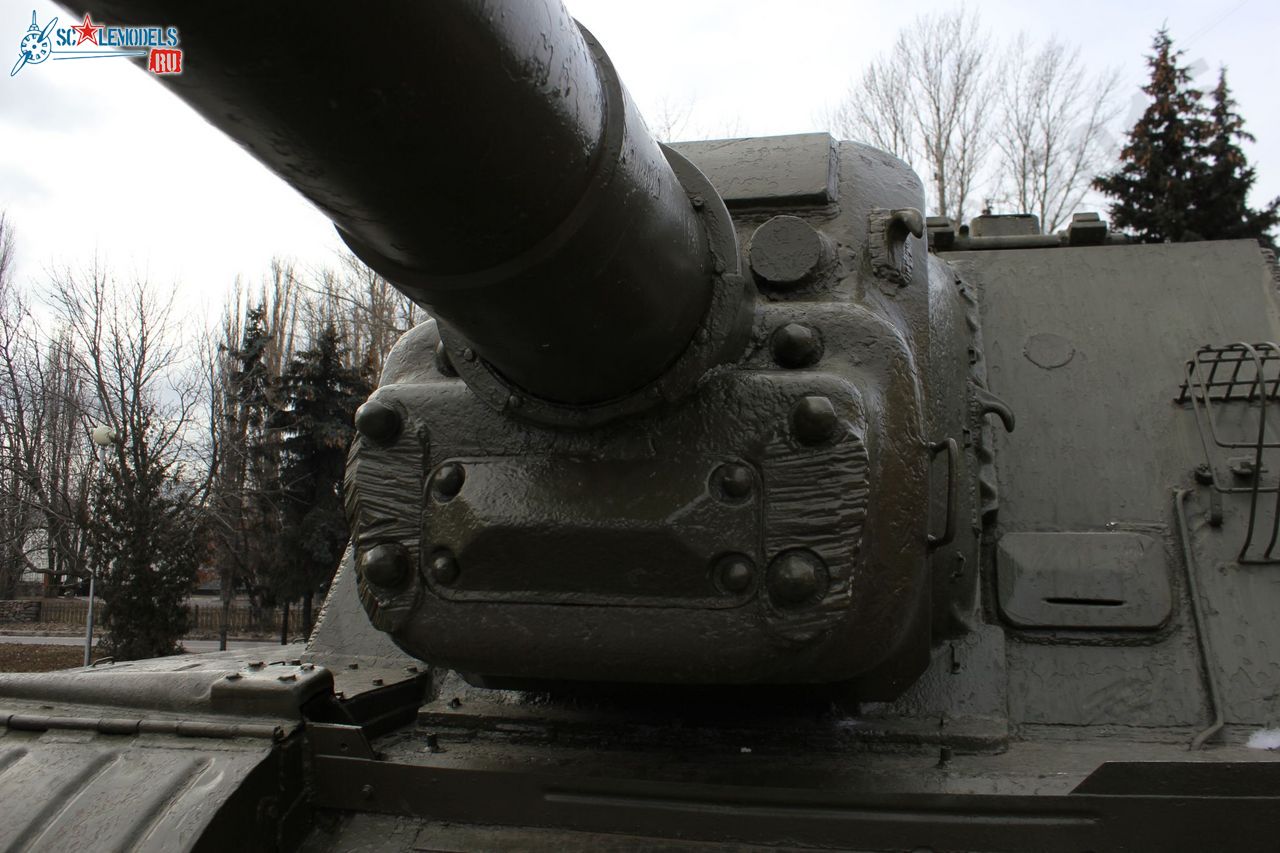 ISU-152_Kurchatov_19.jpg