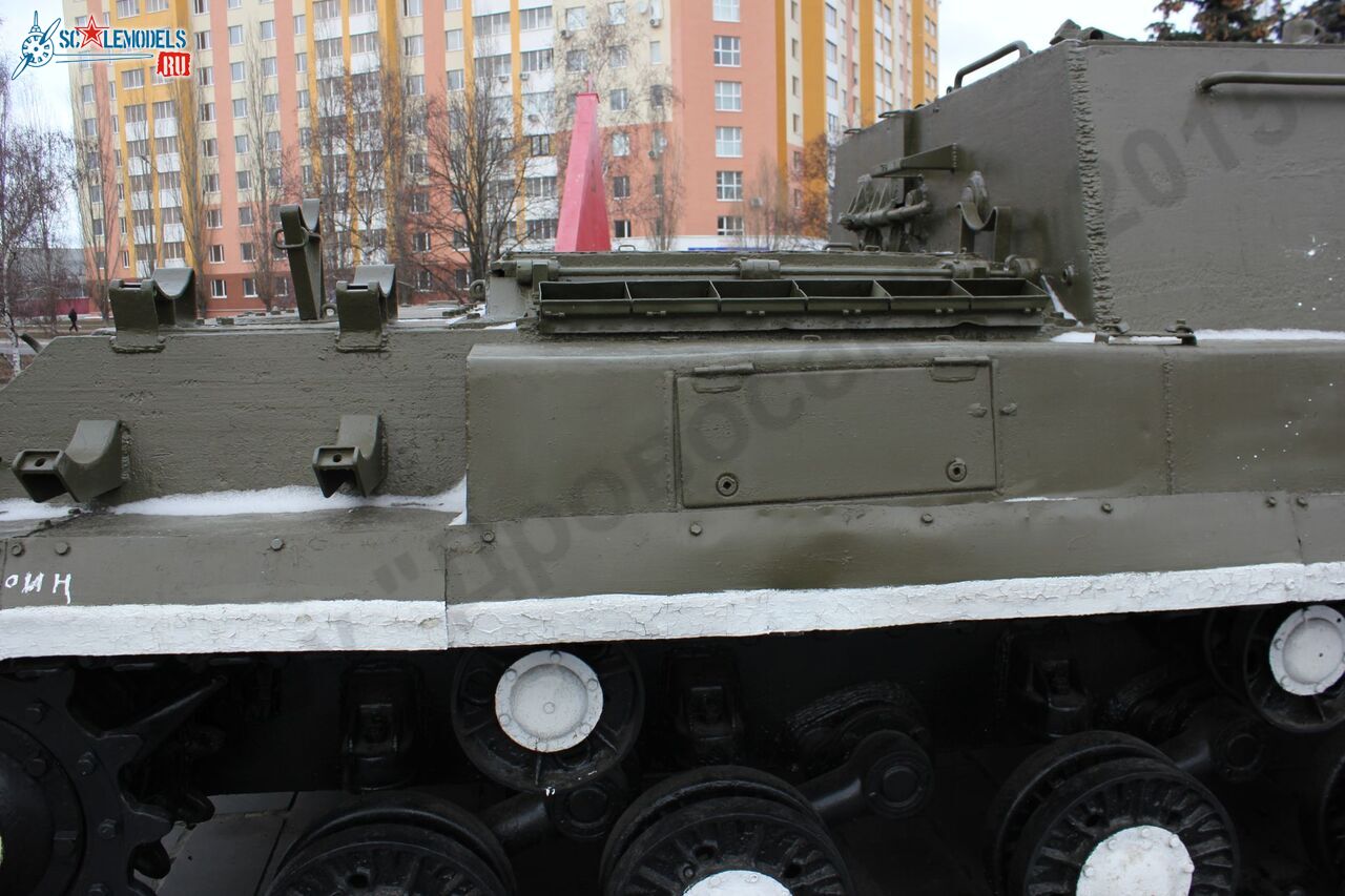 ISU-152_Kurchatov_25.jpg