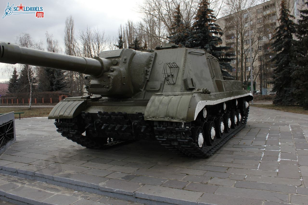 ISU-152_Kurchatov_3.jpg