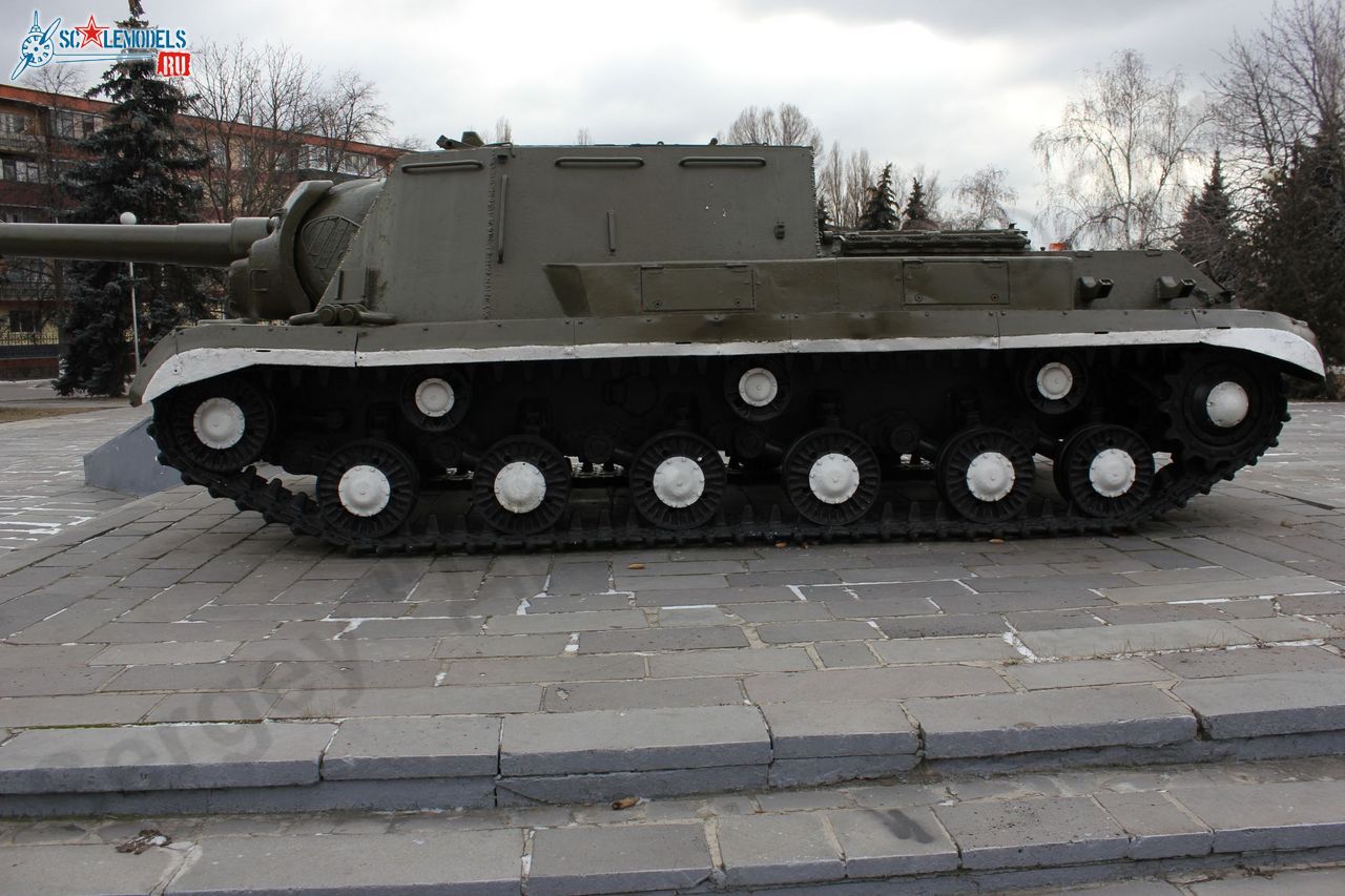 ISU-152_Kurchatov_5.jpg