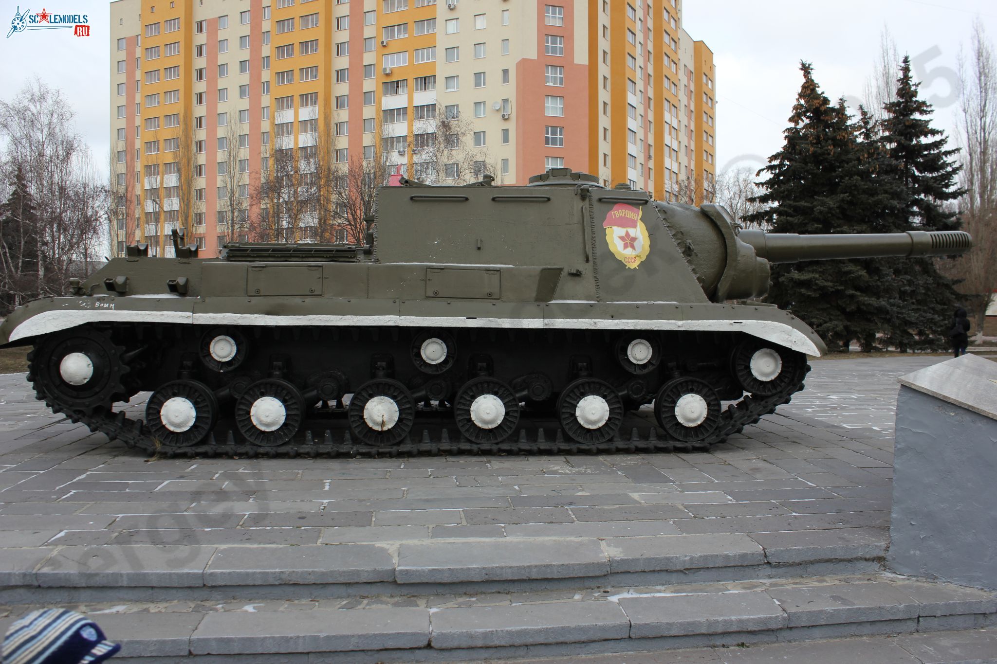 ISU-152_Kurchatov_1.jpg