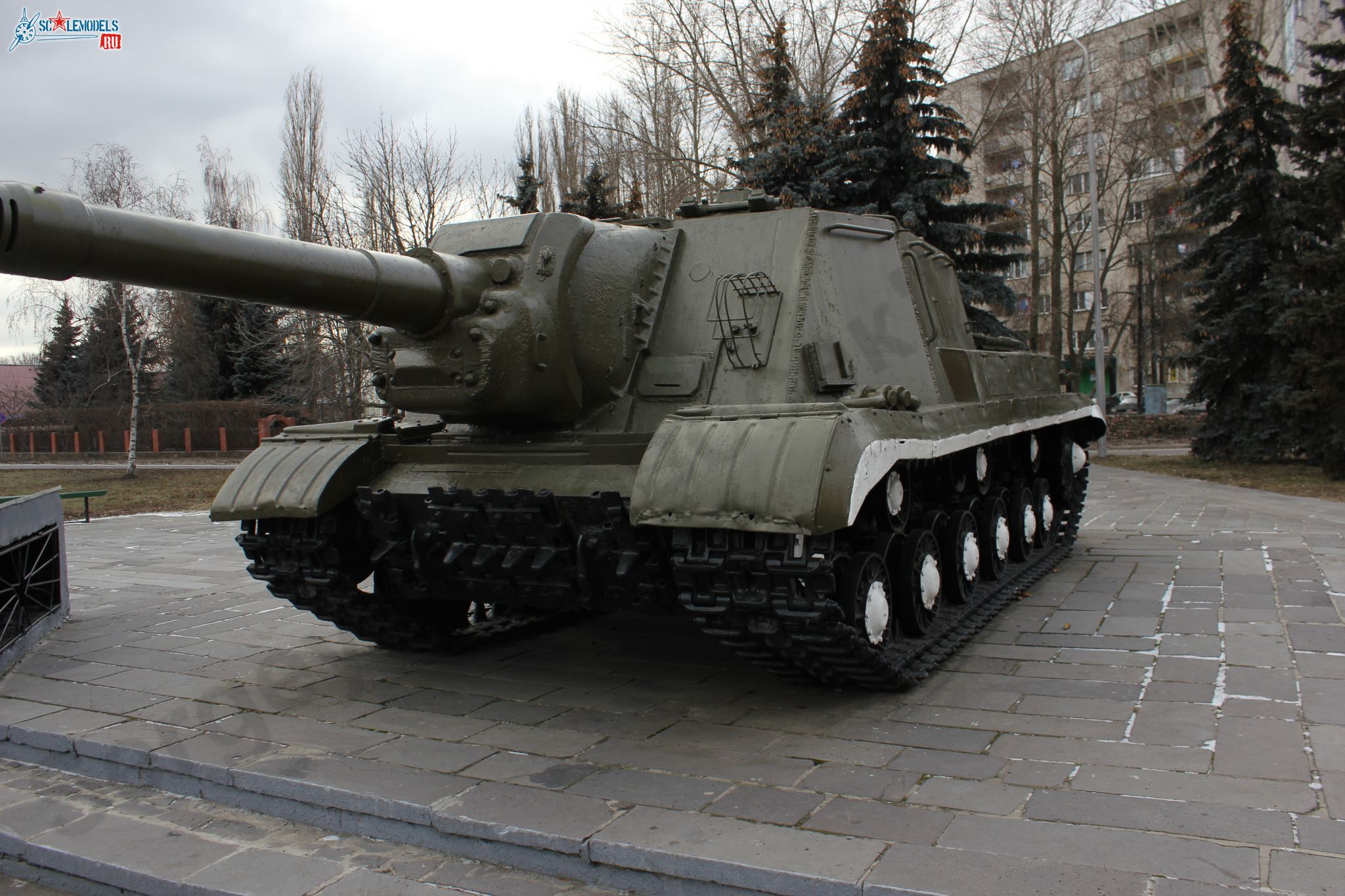 ISU-152_Kurchatov_3.jpg