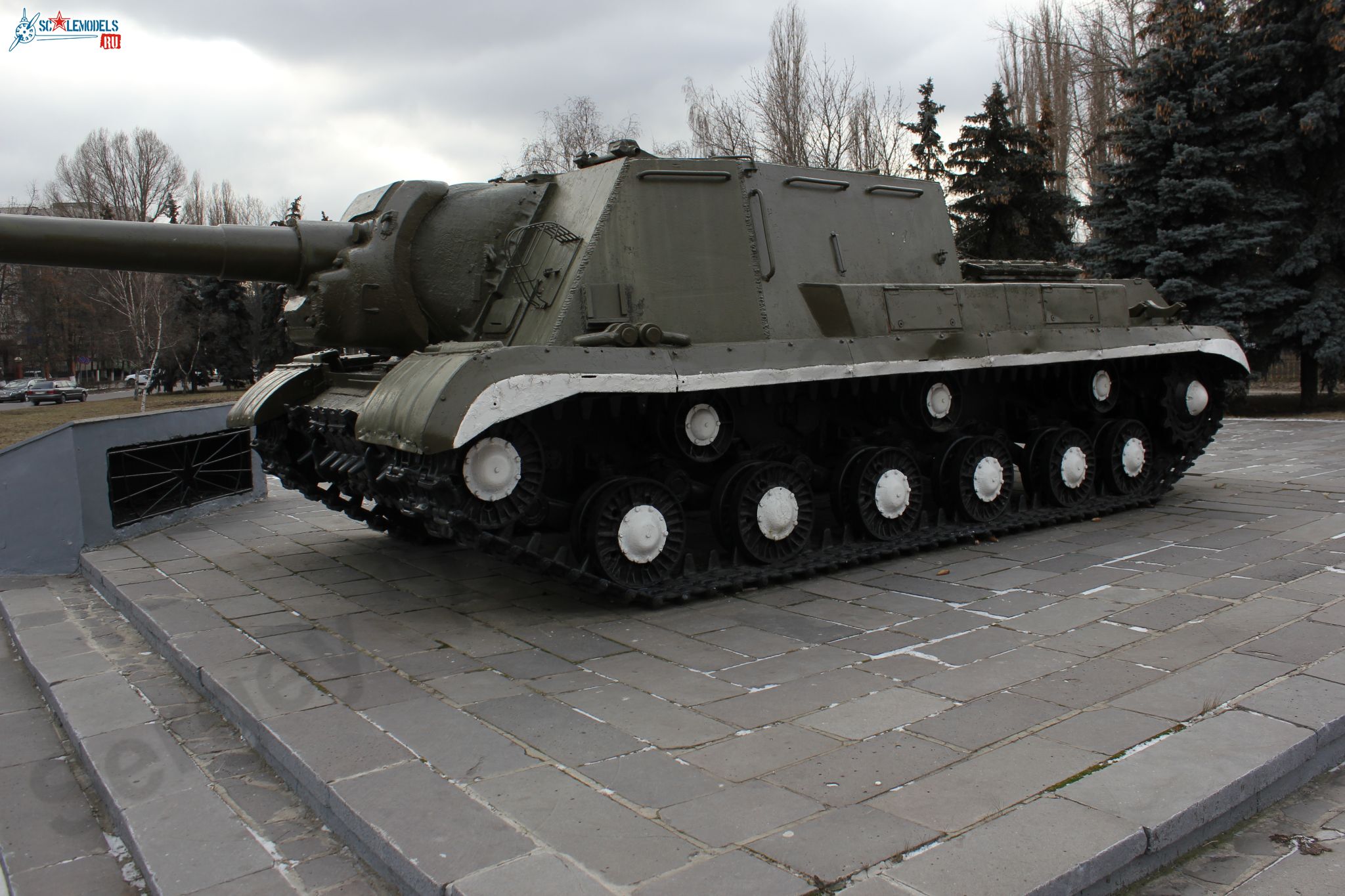 ISU-152_Kurchatov_4.jpg