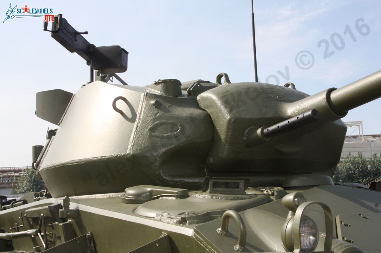 M24_Chaffee_2.jpg