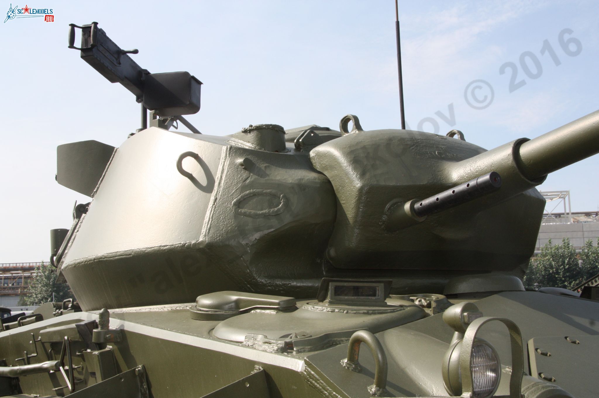 M24_Chaffee_2.jpg