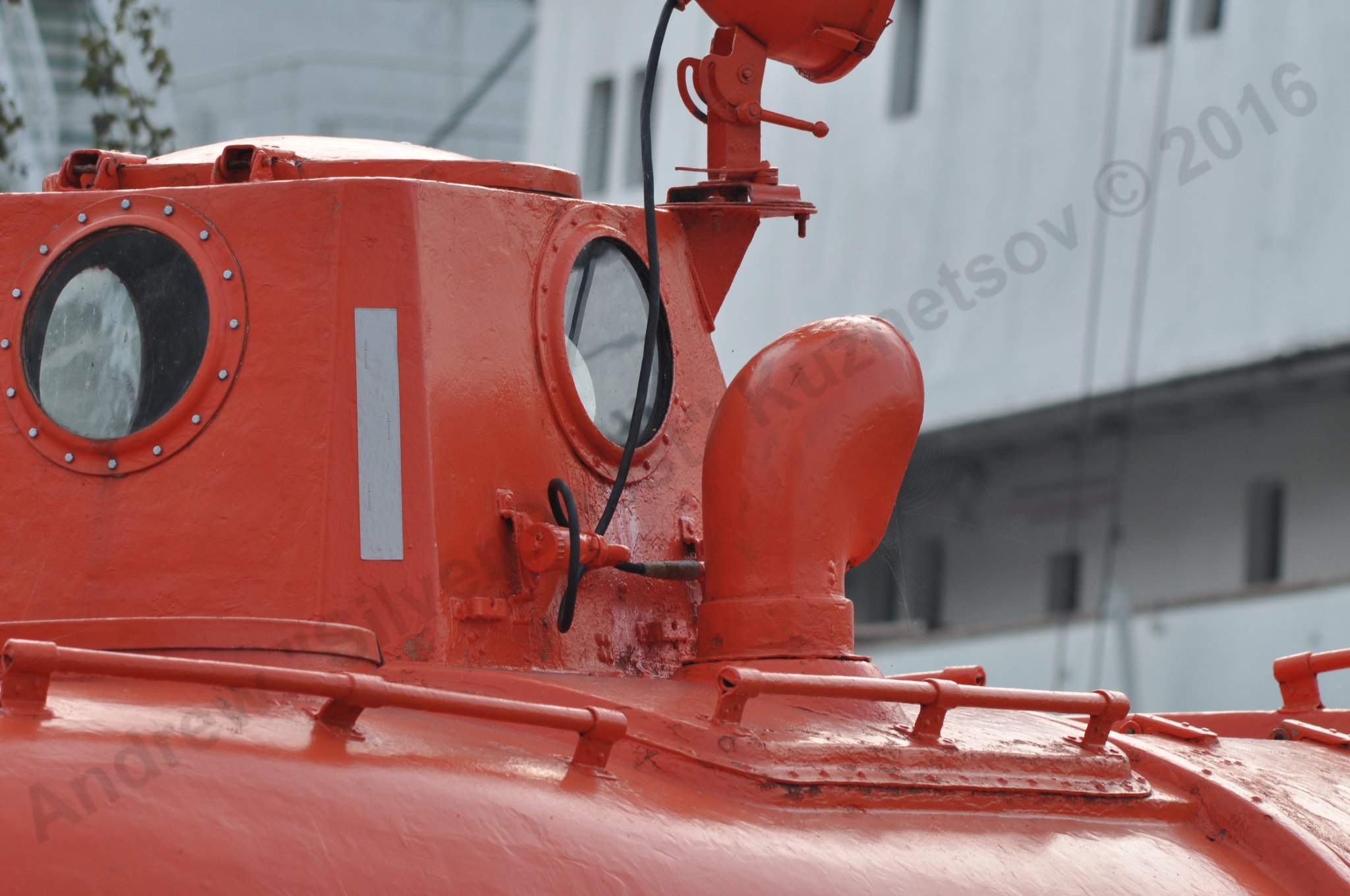 Closed_safety_boat_18.jpg