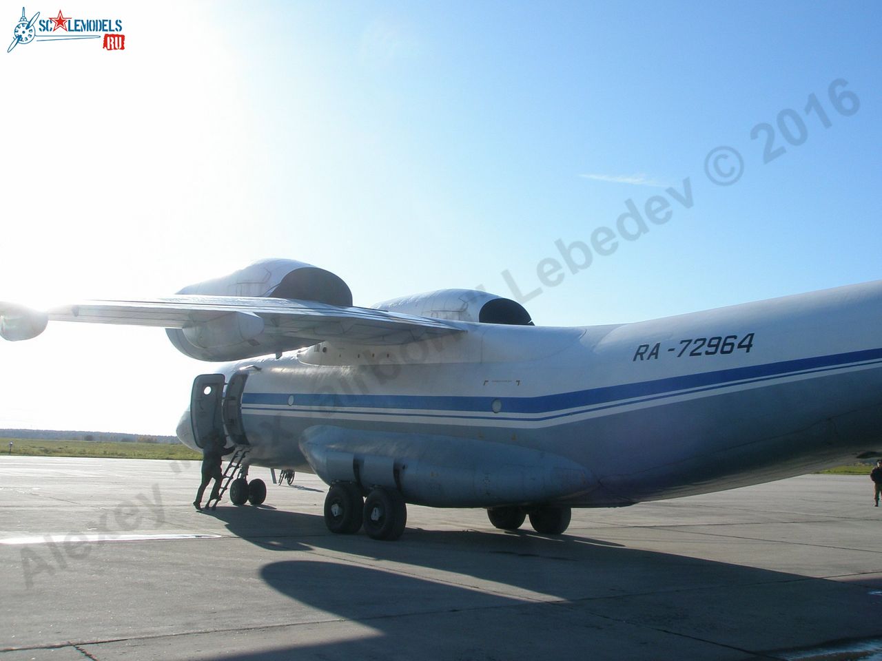 An-72_RA-72964_87.jpg